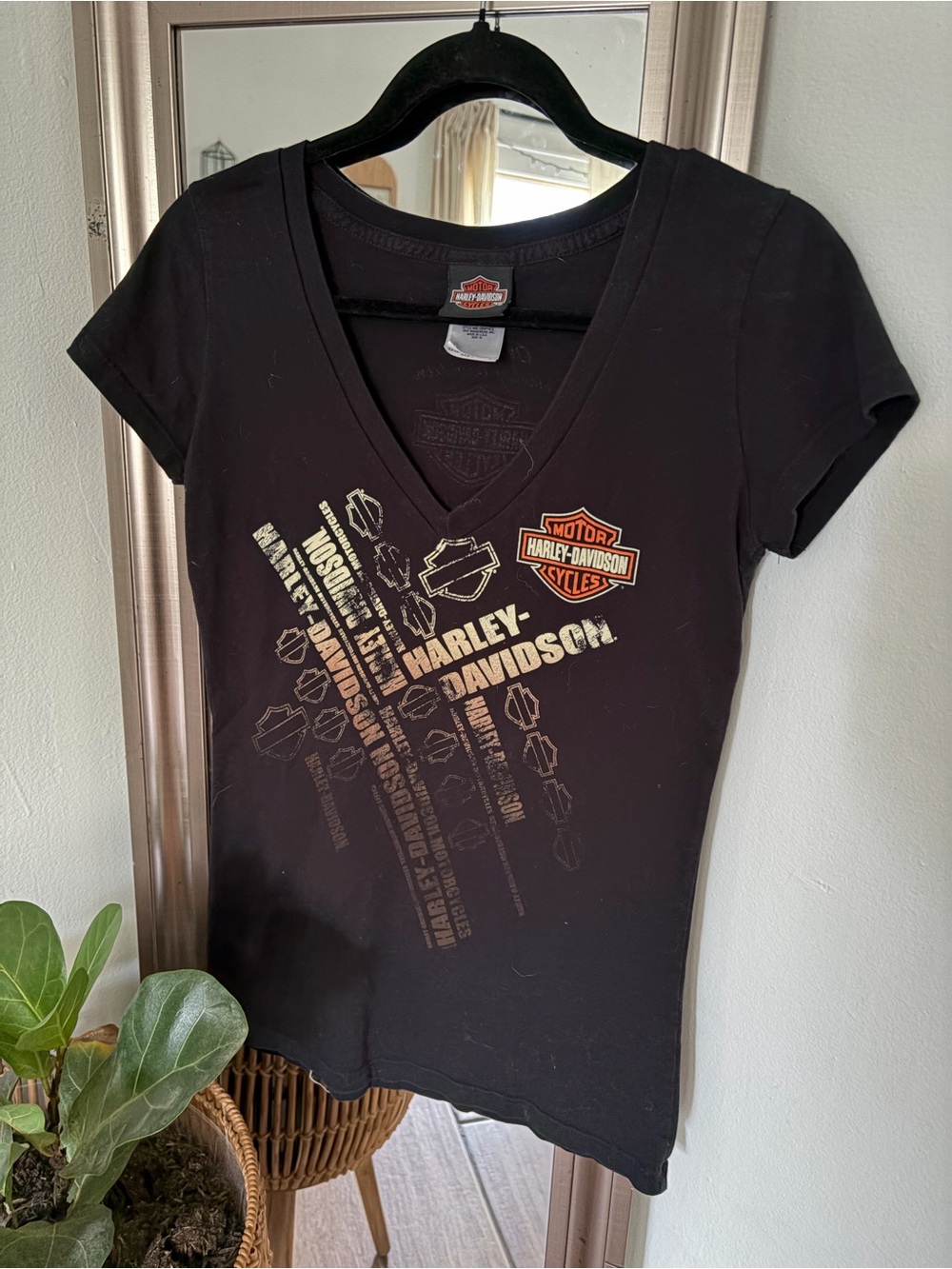 Harley-Davidson Orlando Florida V-Neck T-Shirt Women’s Medium Black Graphic